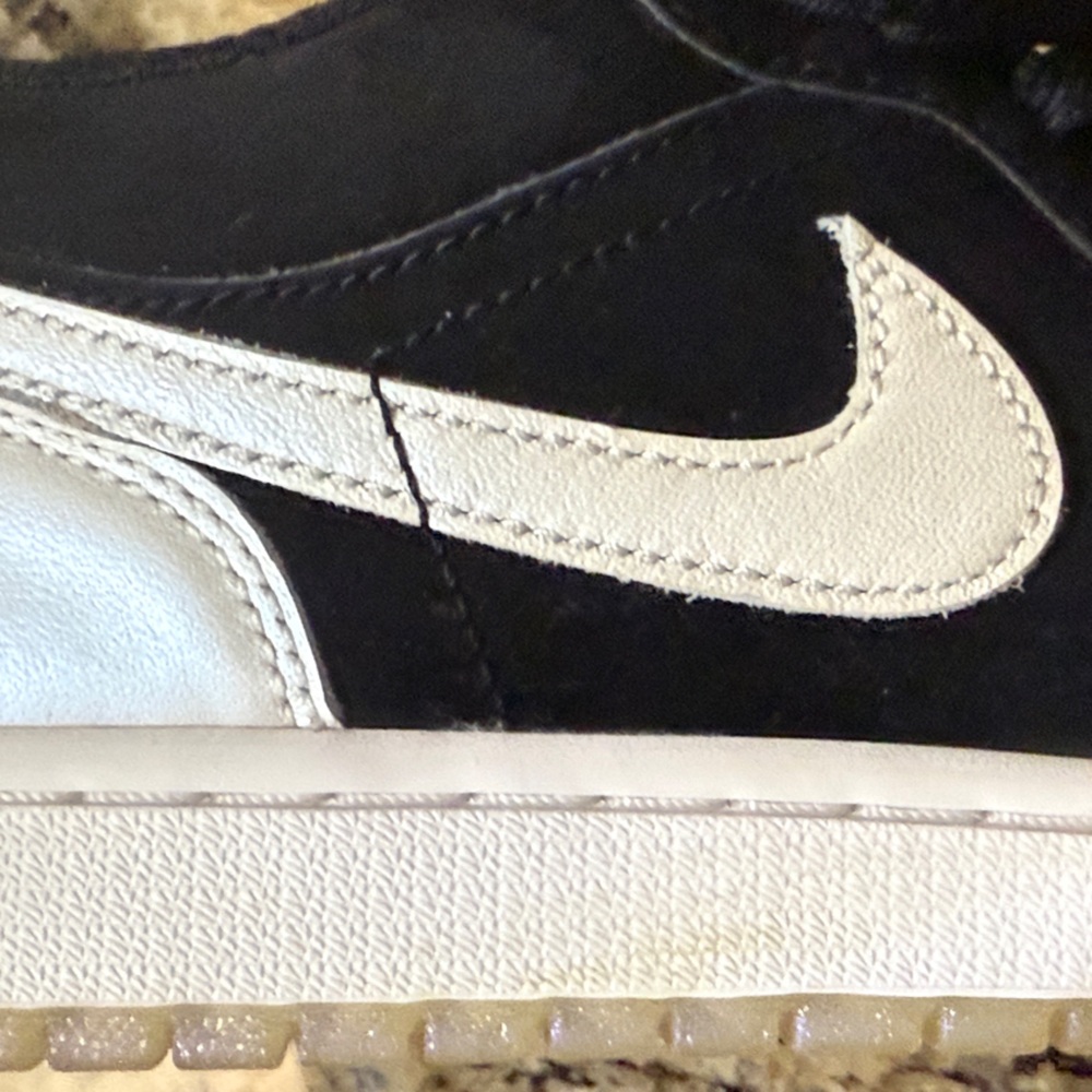 Nike Black and White Low-Top Sneakers - Picture 4 of 12
